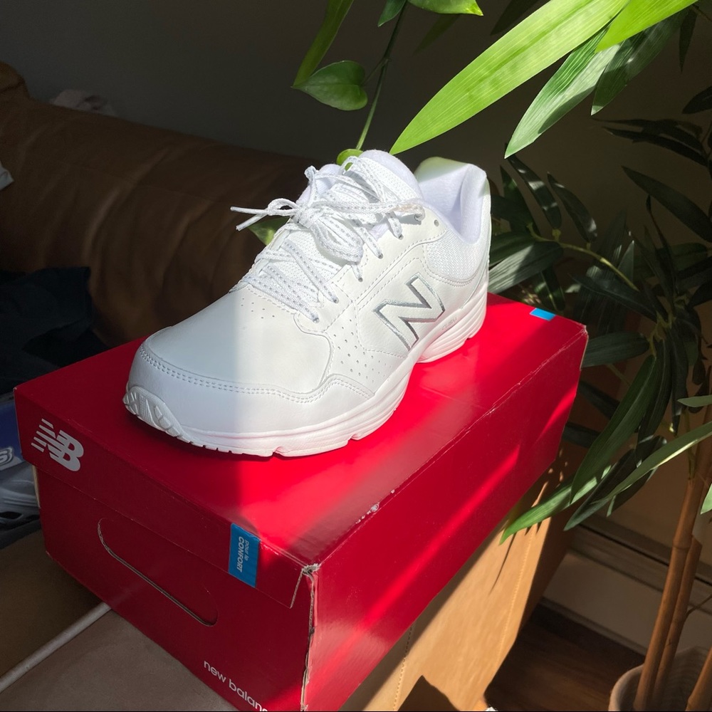 NWT/ new in box- New Balance WA411 white leather sneakers shoes